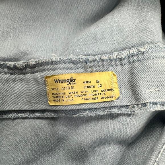 Vintage 90’s Wrangler Light Wash Blue Denim Jeans Style 013TLBL Size 38x32 - Picture 3 of 7